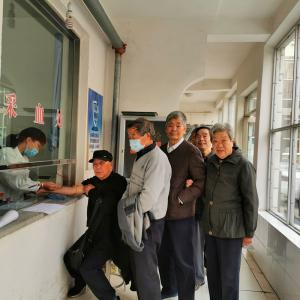 重陽敬老 情暖金秋——集團公司開展敬老助老、關(guān)愛老職工活動